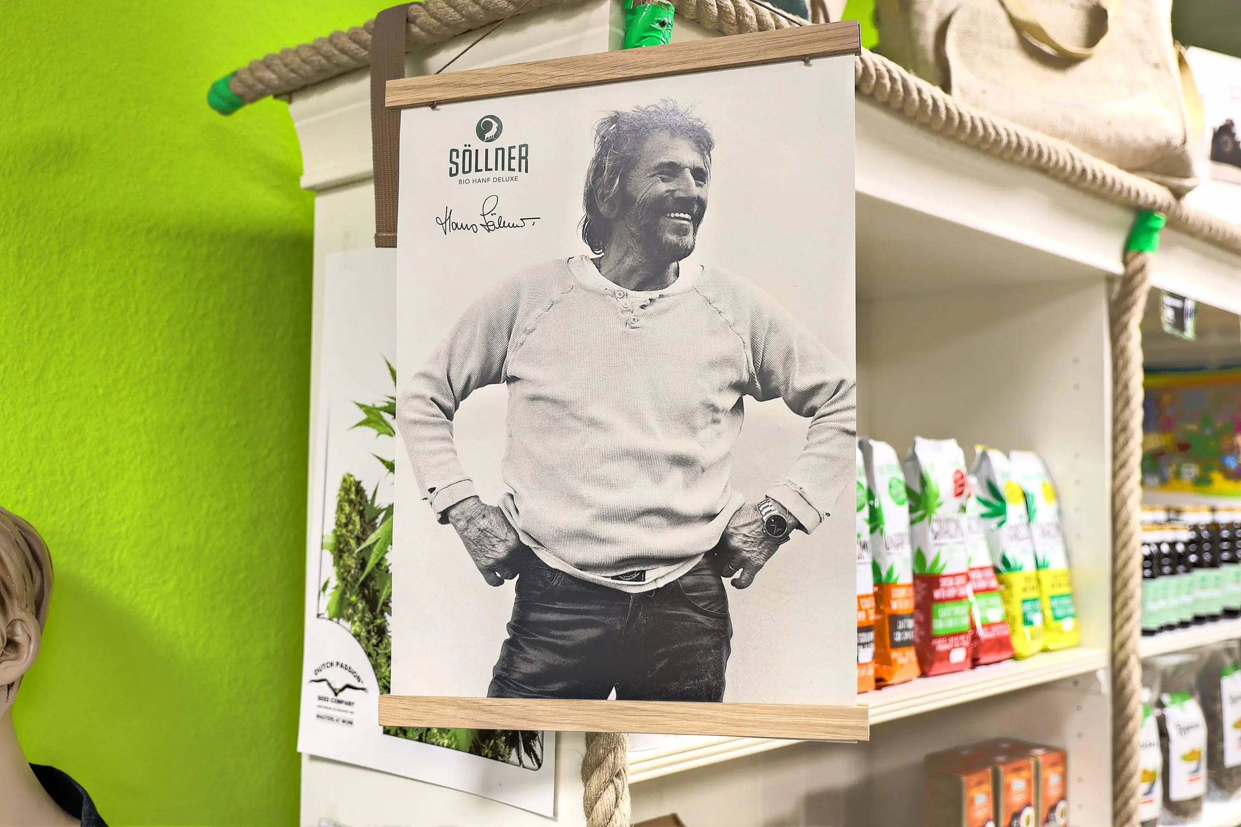 Plakat mit Bild von Hans Söllner in der Filiale am Isartor